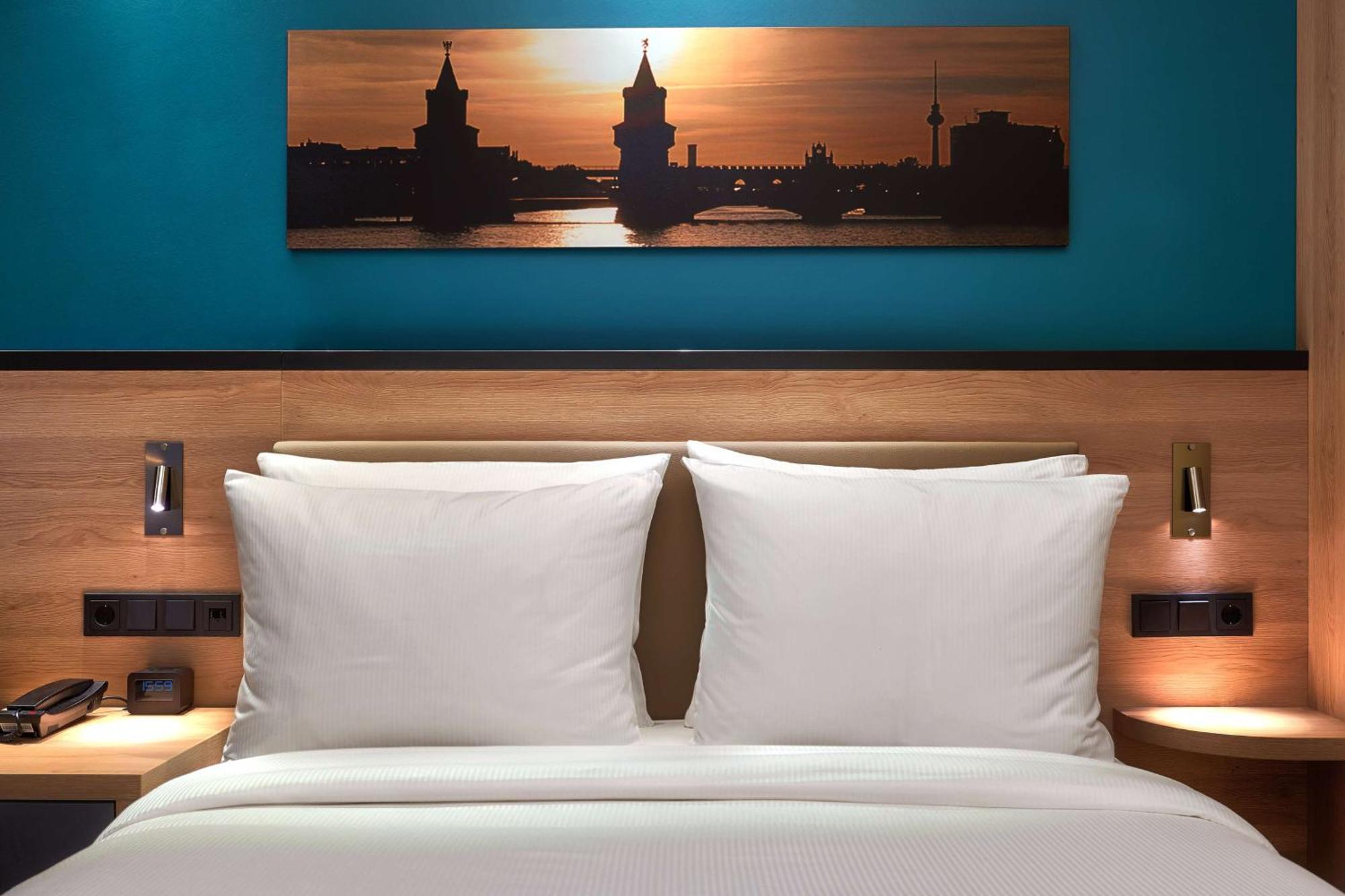 Queen Family Room City View