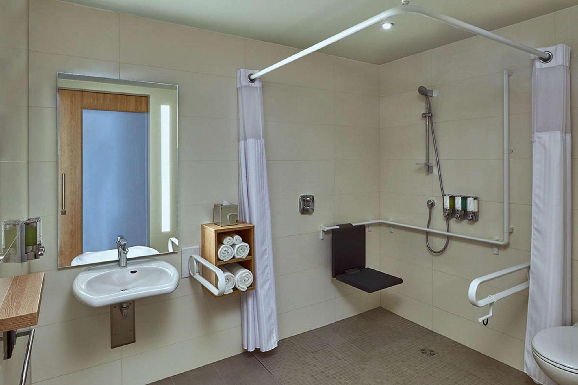 Queen Room Accessible